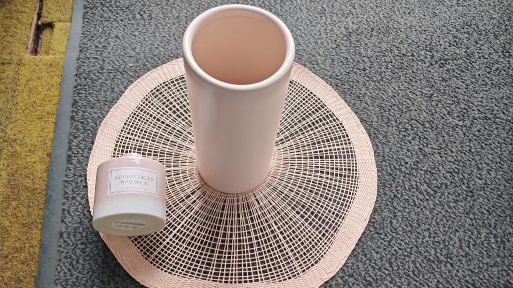 Zalmkleurige vaas met onderzetter en geurverspreider, Overige kleuren, Aardewerk of Porselein, Ophalen of Verzenden, Zo goed als nieuw