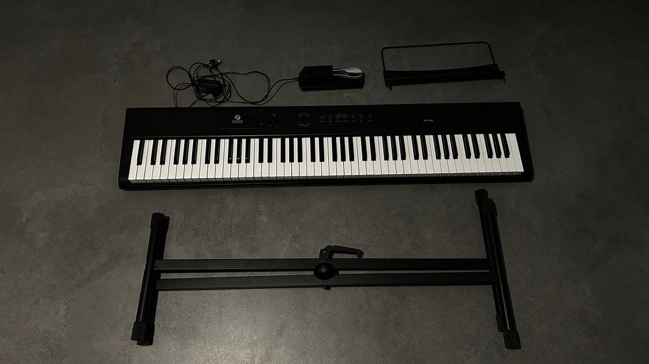 Fazley FSP-200 Digitale Piano met standaard en pedaal, Muziek en Instrumenten, Piano's, Ophalen, Zwart, Digitaal, Zo goed als nieuw
