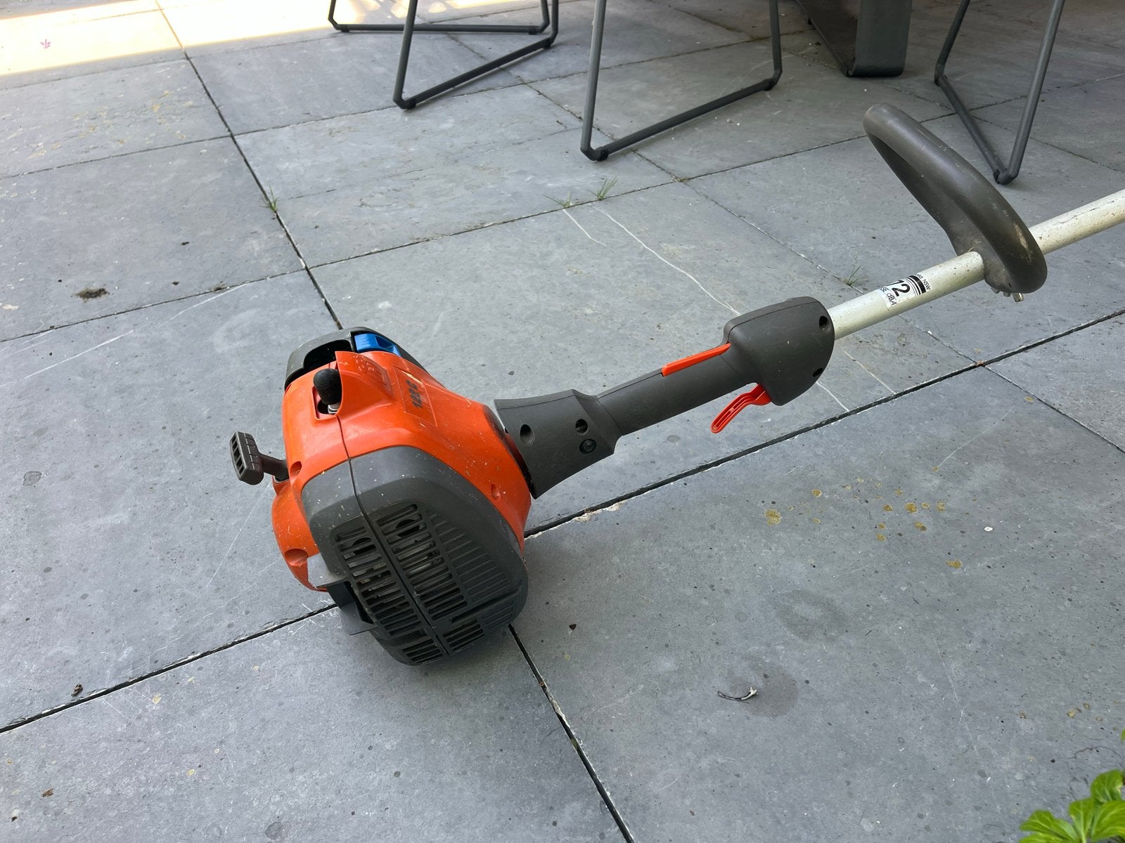 Husqvarna Benzine Grastrimmer - Perfect voor Tuinonderhoud, Tuin en Terras, Ophalen of Verzenden, Gebruikt, 30 tot 50 cm, Benzine