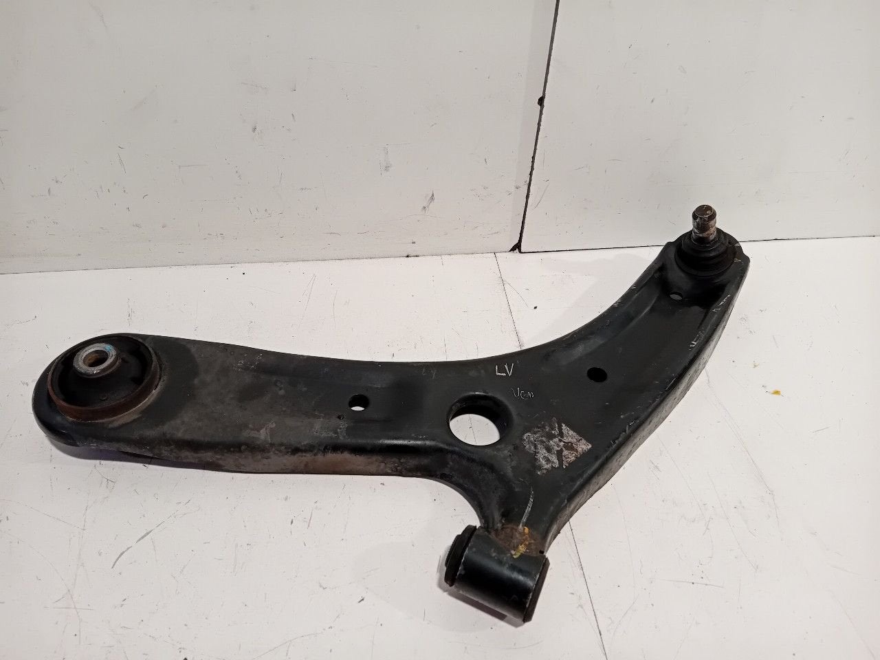 Draagarm links voor Hyundai i10, Onderdelen@venauto.nl, Van der Ven Autorecycling B.V., Gebruikt, Ettenseweg 76, 4706 PB Roosendaal, The Netherlands