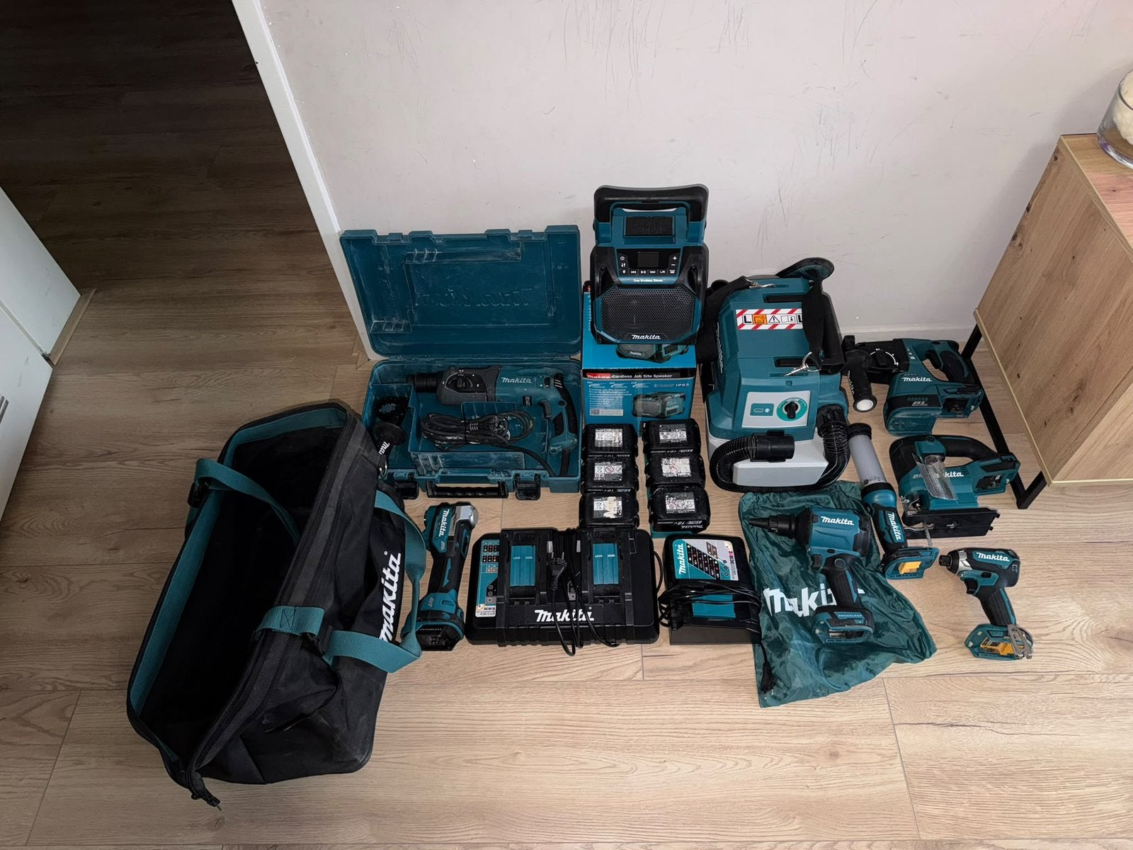 Grote set makita gereedschap met diverse machines, Ophalen, 600 watt of meer, Boor- en/of Breekhamer, Zo goed als nieuw