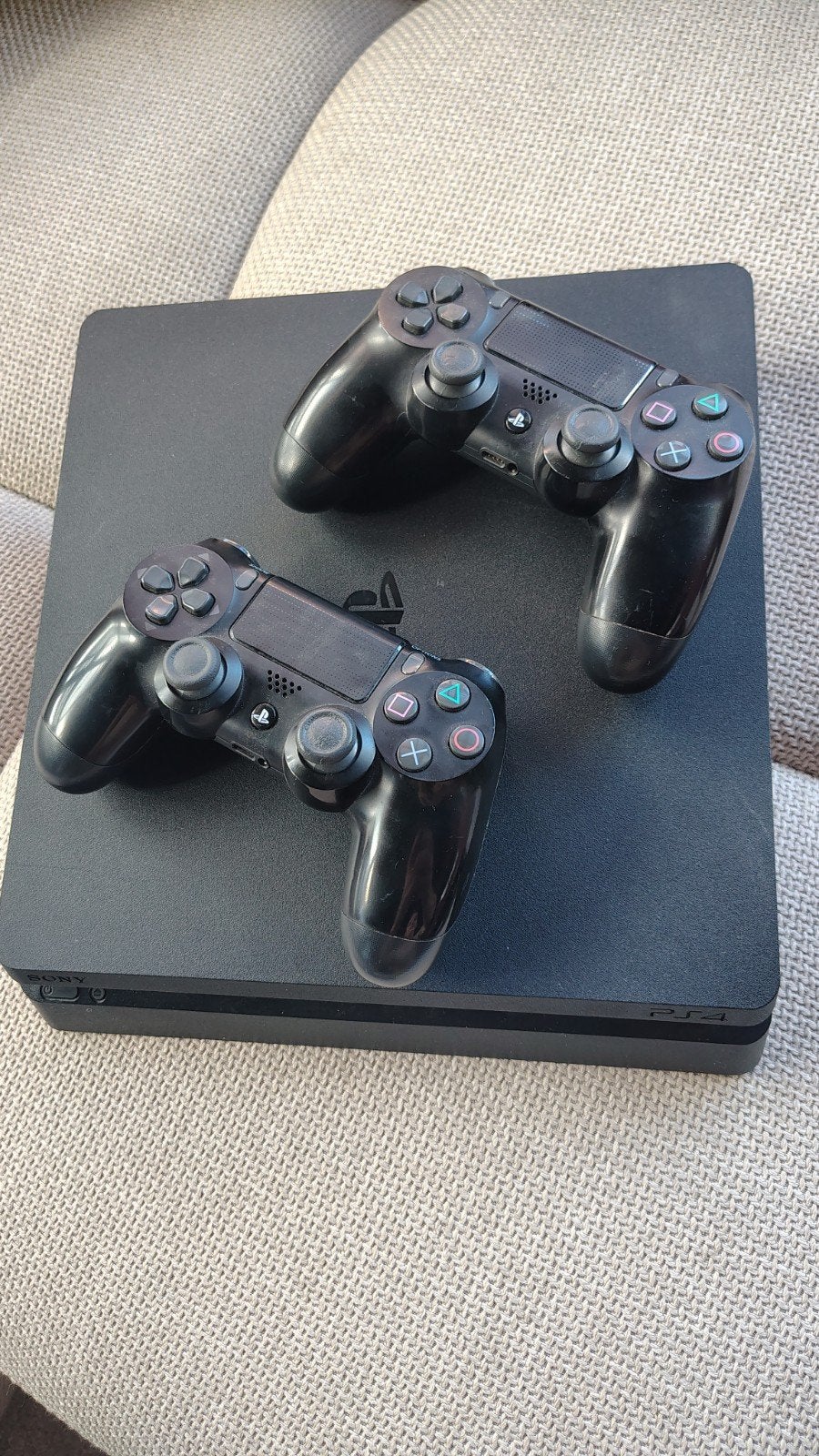 PlayStation 4 1TB met 2 controllers en spellen, Spelcomputers en Games, Ophalen of Verzenden, Gebruikt