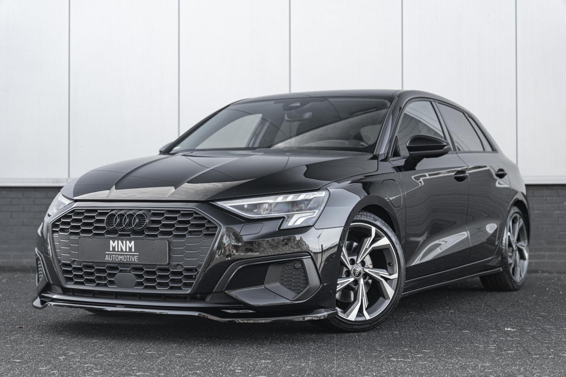 Audi A3 Sportback 40 TFSI E |Sportstoelen|Maxton|Keyless|Mat, Gebruikt, Zwart, 4 cilinders, 1535 kg