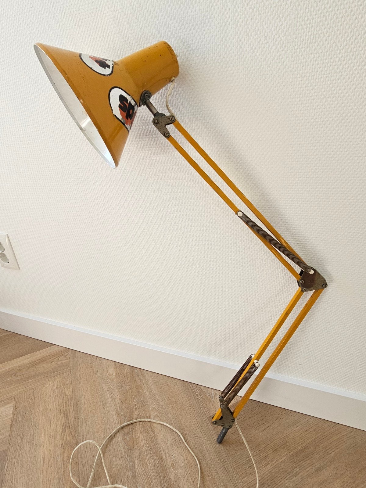 Vintage gele werkplaatslamp / scharnierlamp met schaararm, Ophalen of Verzenden