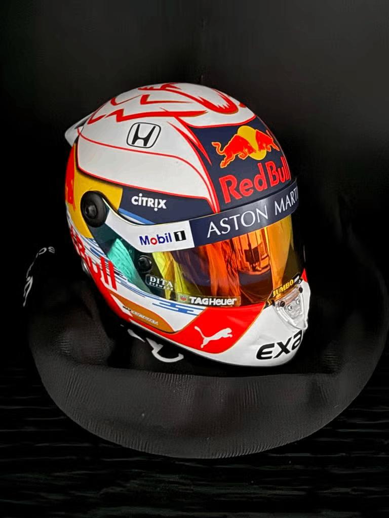 Max Verstappen 2019 Seizoenshelm op schaal 1:2, Ophalen of Verzenden, Nieuw, Formule 1