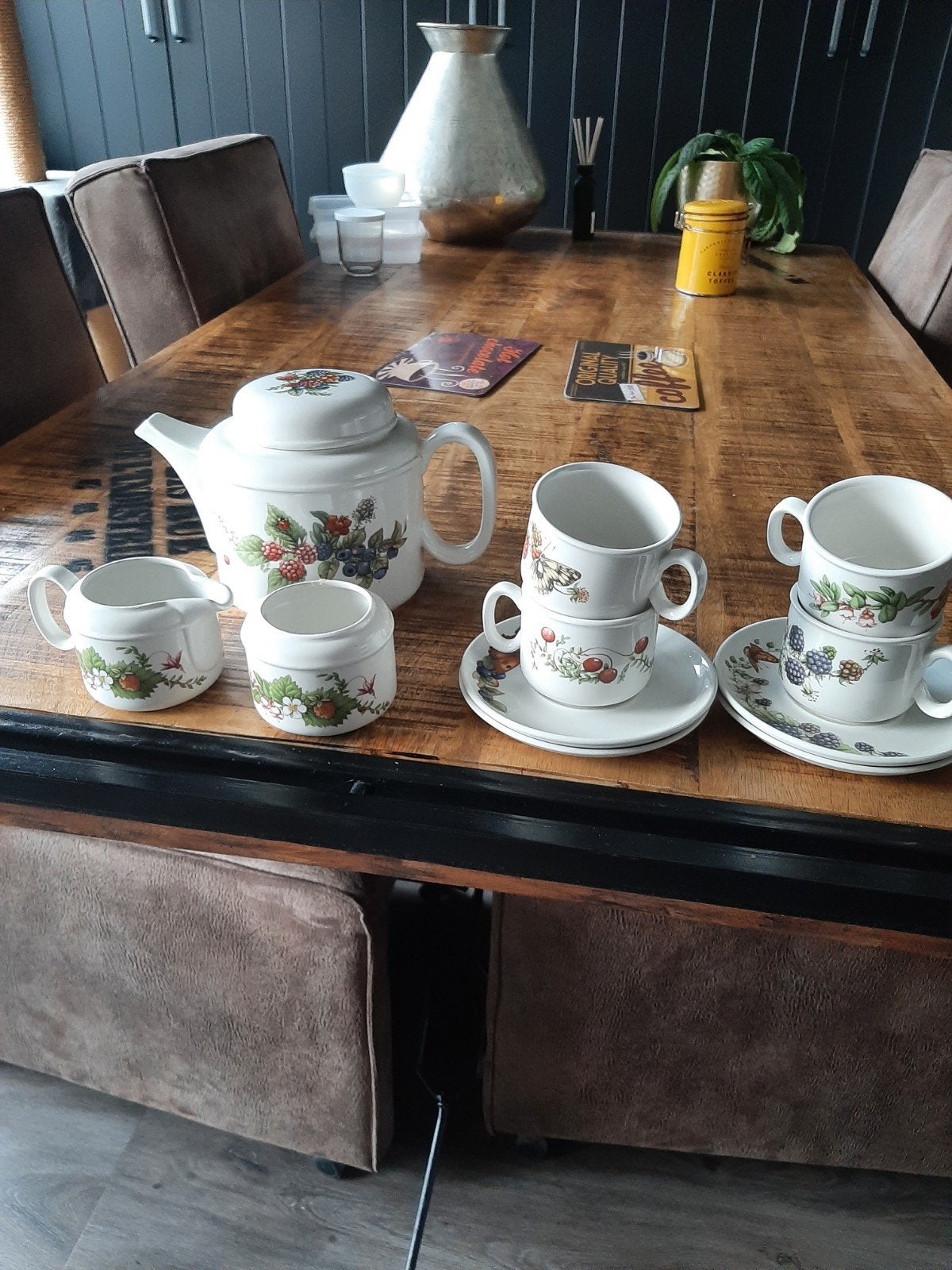 mooi servies v libelle wedgwood, Ophalen, Zo goed als nieuw, Porselein, Theepot