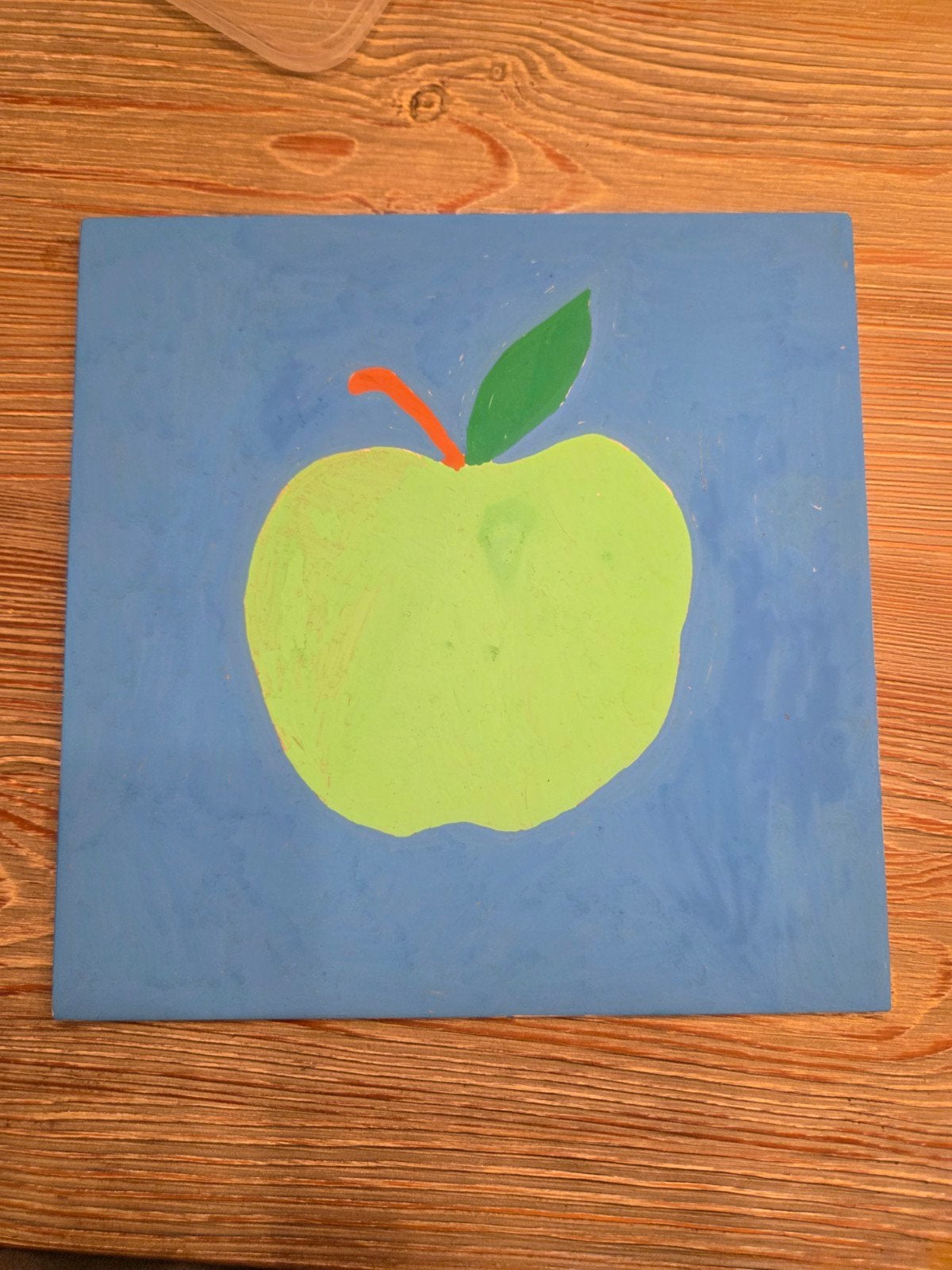Modern tegeltje Groene appel op blauwe achtergrond, Ophalen, Overige materialen, Handgeschilderd, Stilleven