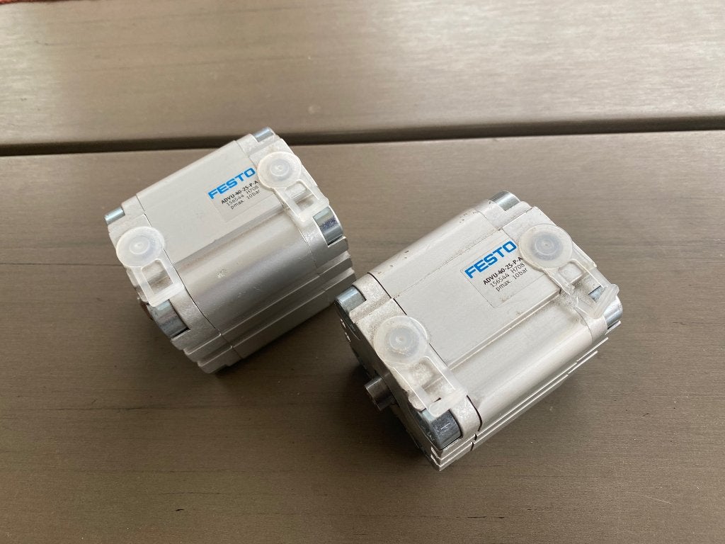 2 x festo compactcilinder advu-40-25-p-a 156544 per st. 60,-, Ophalen of Verzenden, Zo goed als nieuw, Minder dan 200 liter/min