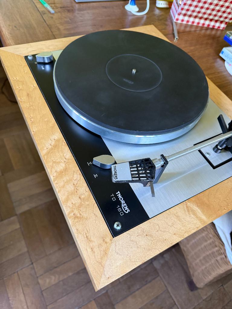 Thorens TD160 met Custom Birdseye Maple console, Audio, Tv en Foto, Platenspelers, Ophalen, Zo goed als nieuw, Platenspeler, Thorens