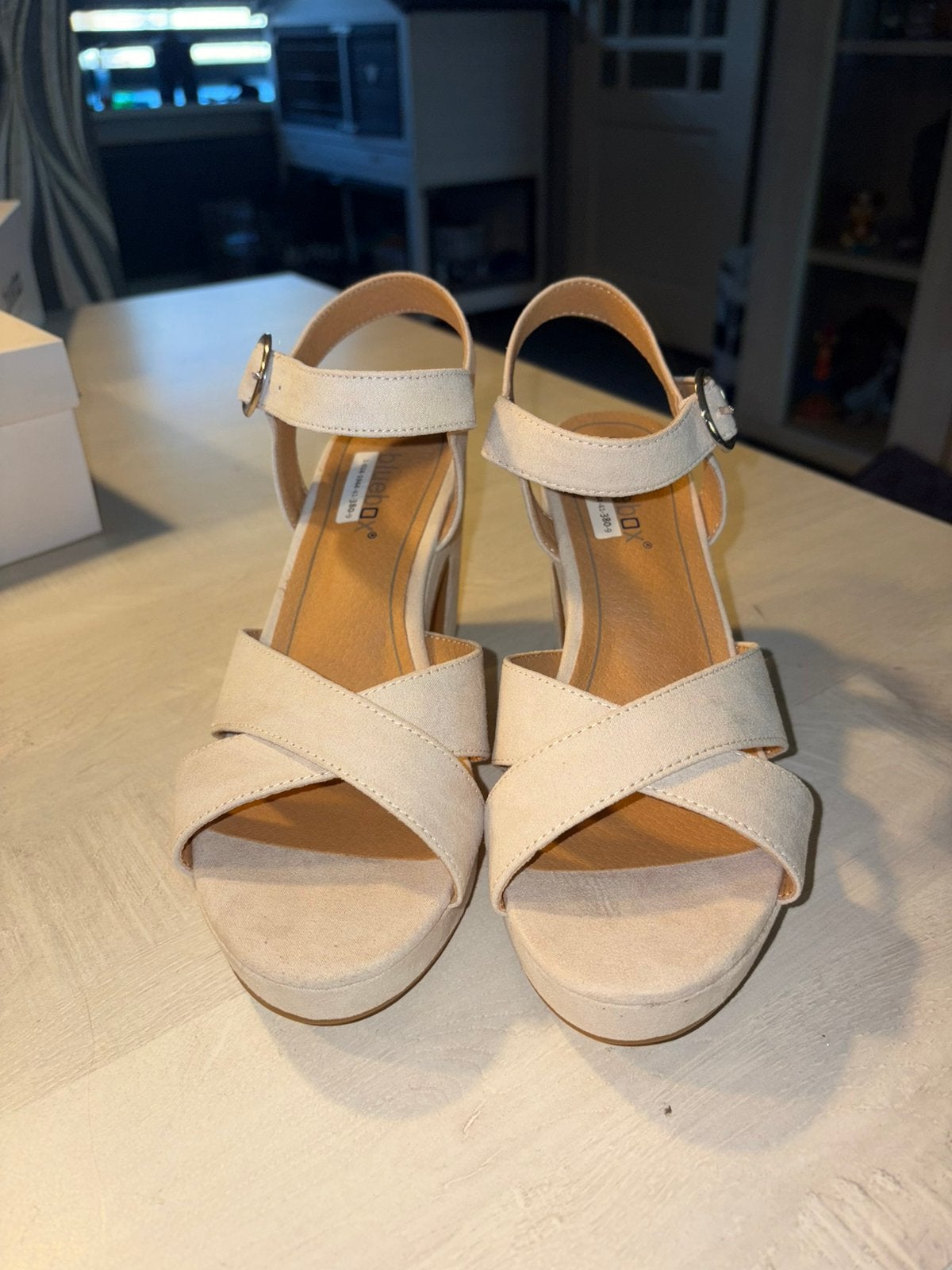 Zomer hakken, Kleding | Dames, Beige, Nieuw, Sandalen of Muiltjes, Ophalen of Verzenden
