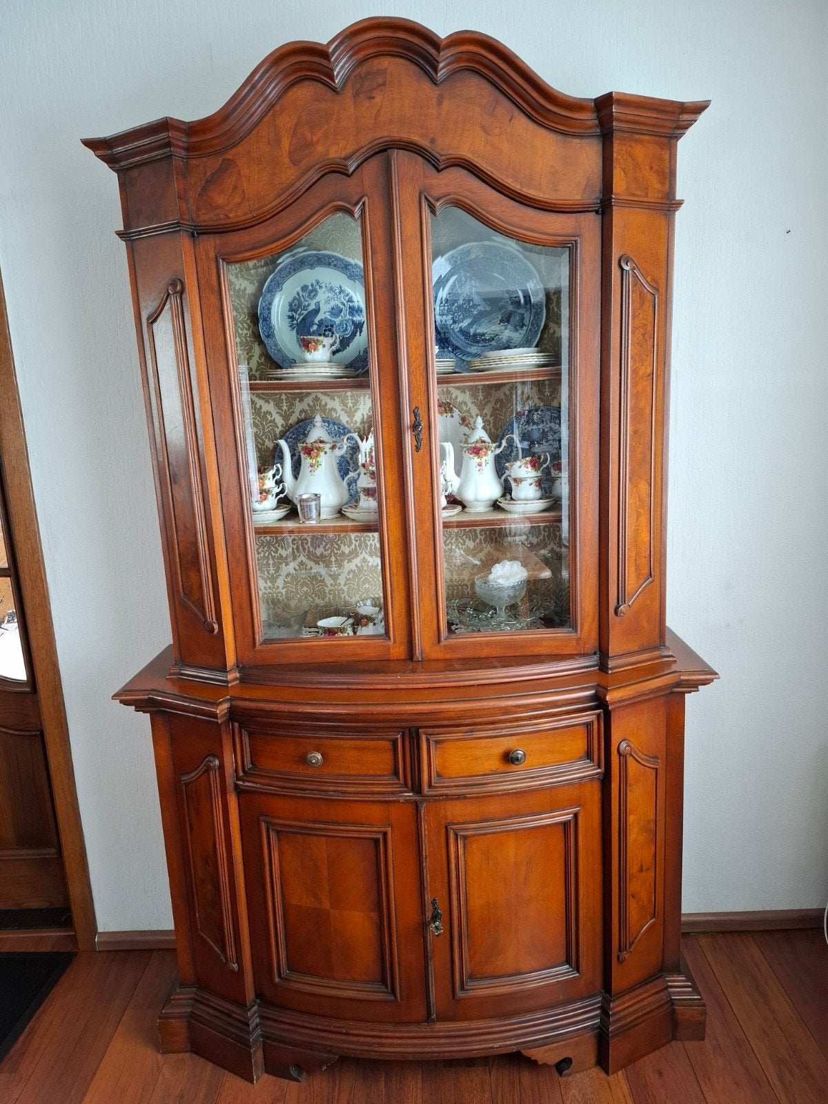 Antieke kast Louis XV stijl met vitrine en lades, Ophalen