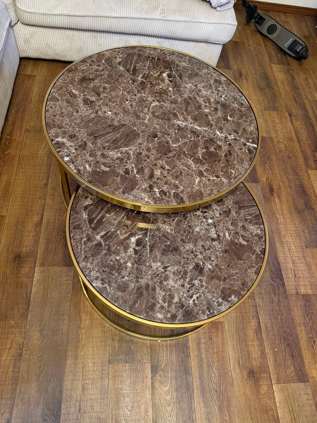 Elegante eettafel met marmerlook en gouden onderstel, Huis en Inrichting, Tafels | Eettafels, Ophalen, Overige materialen, 50 tot 100 cm