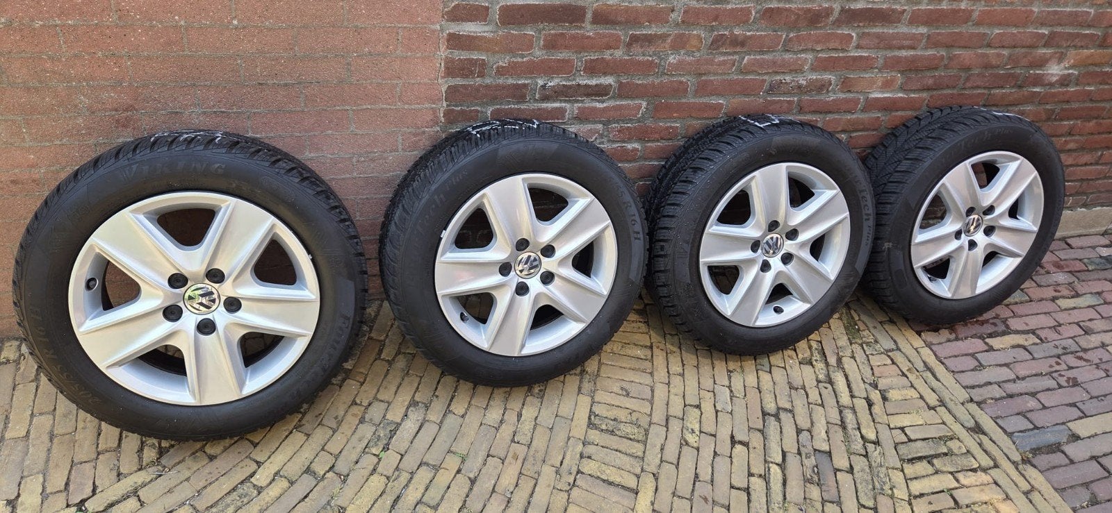 Set 4 seizoenbanden incl VW velgen, Ophalen, Nieuw