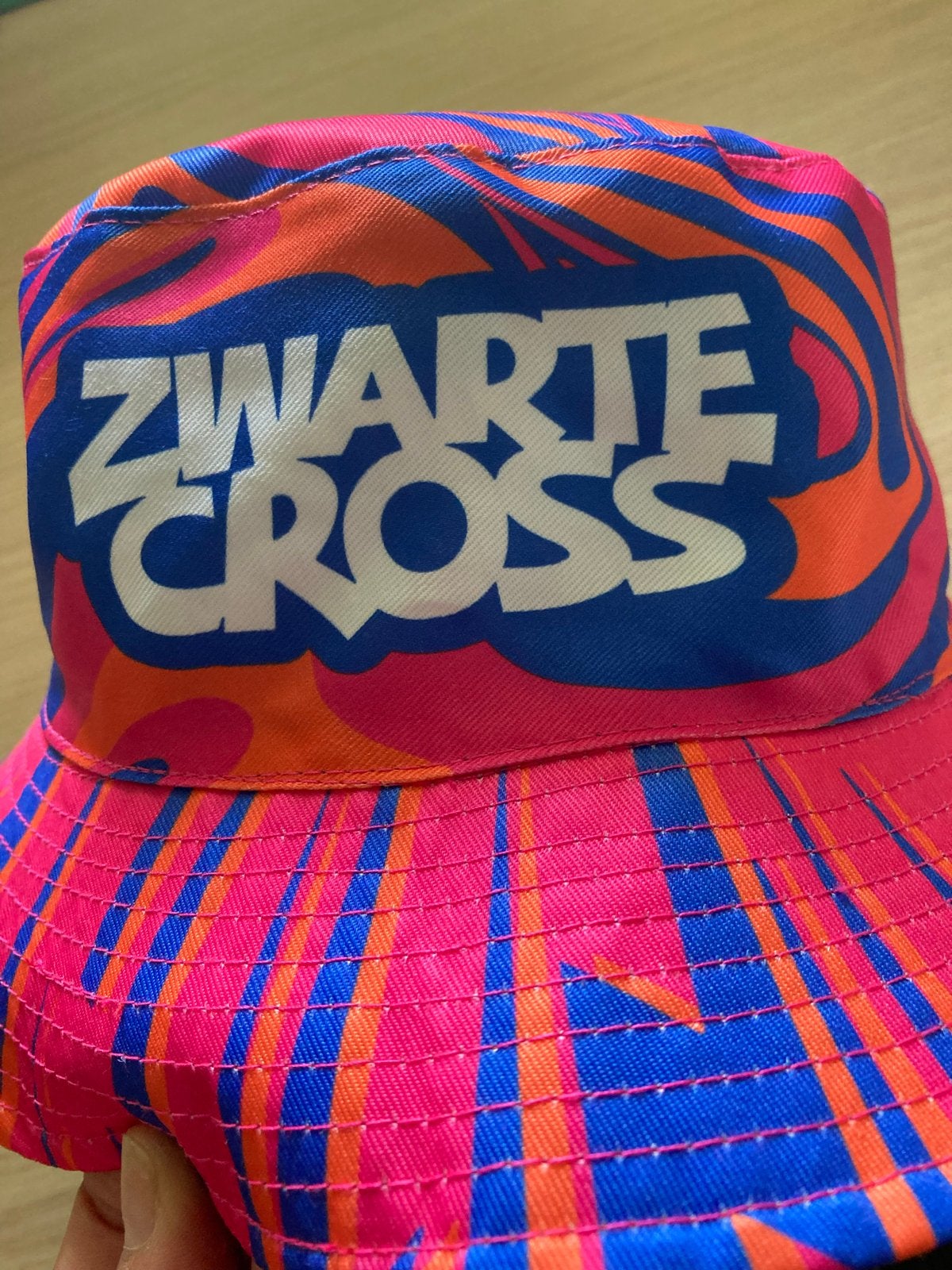 Zwarte Cross Bucket Hat - Omkeerbaar, Ophalen of Verzenden, Zo goed als nieuw, One size fits all, Hoed