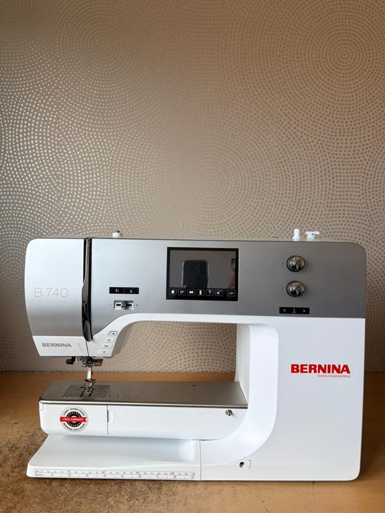 NAAIMACHINE BERNINA B740 IN NIEUWSTAAT, Ophalen, Zo goed als nieuw, Naaimachine, Bernina