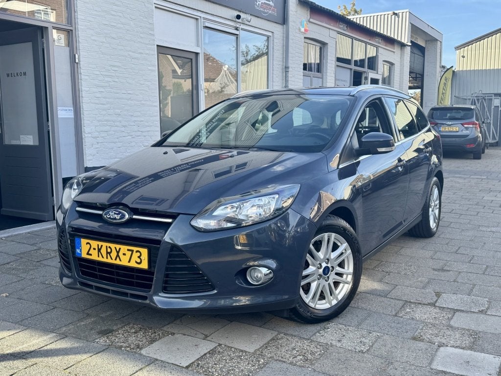 Ford Focus Wagon 1.0 EcoB. Titanium, Auto's, Focus, Gebruikt, Zwart, Handgeschakeld