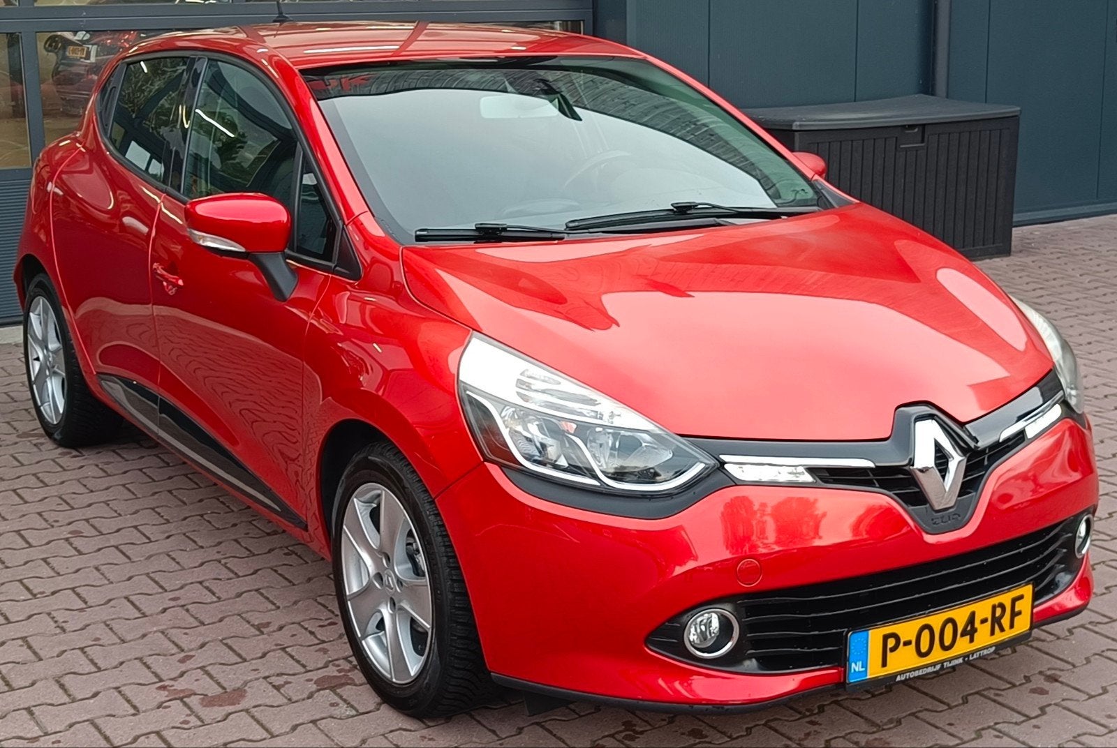 Renault Clio 0.9 TCE 90 5D ECO 2013 Rood, Voorwielaandrijving, Stof, 40 €/maand, Zwart