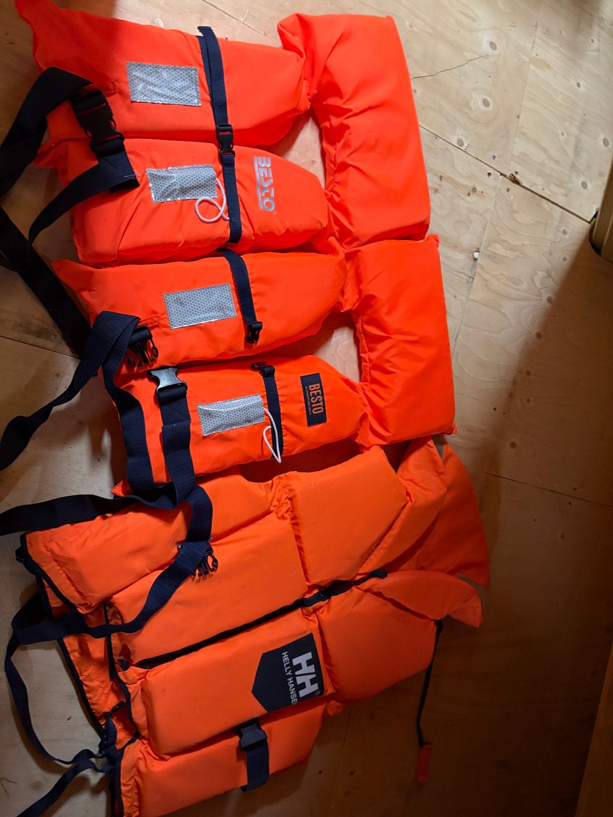 Reddingsvesten (3 stuks) - Besto en Helly Hansen, Ophalen of Verzenden, Gebruikt, Overige typen
