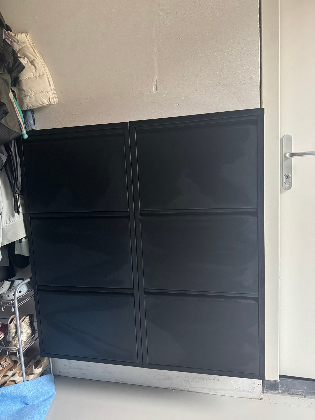 WOOOD Schoenenkast zwart (wandmontage) 2 stuks, Ophalen, Gebruikt
