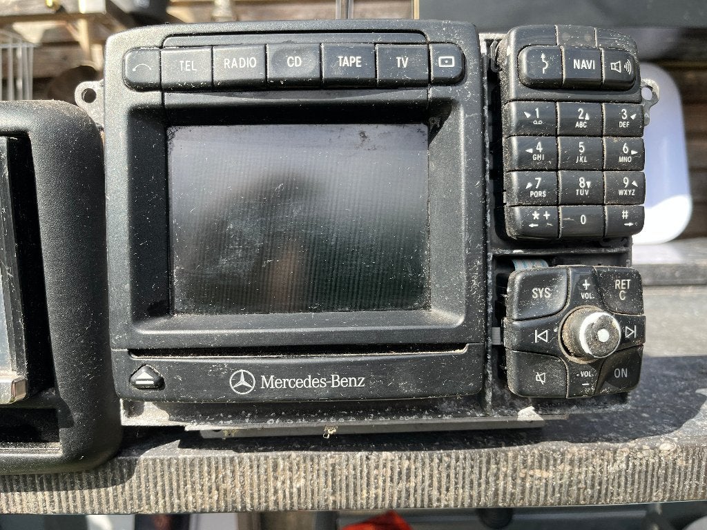 auto radio Mercedes & V. W, Auto diversen, Ophalen, Gebruikt