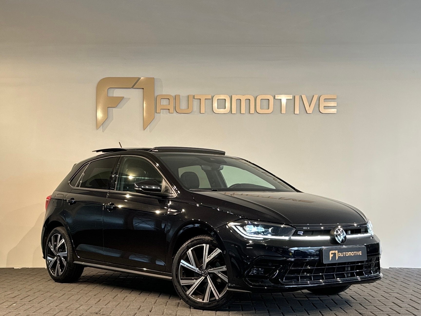 Volkswagen POLO 1.0 TSI R-Line Edition Pano|Keyless|ACC|Came, Stof, Gebruikt, Euro 6, 95 pk