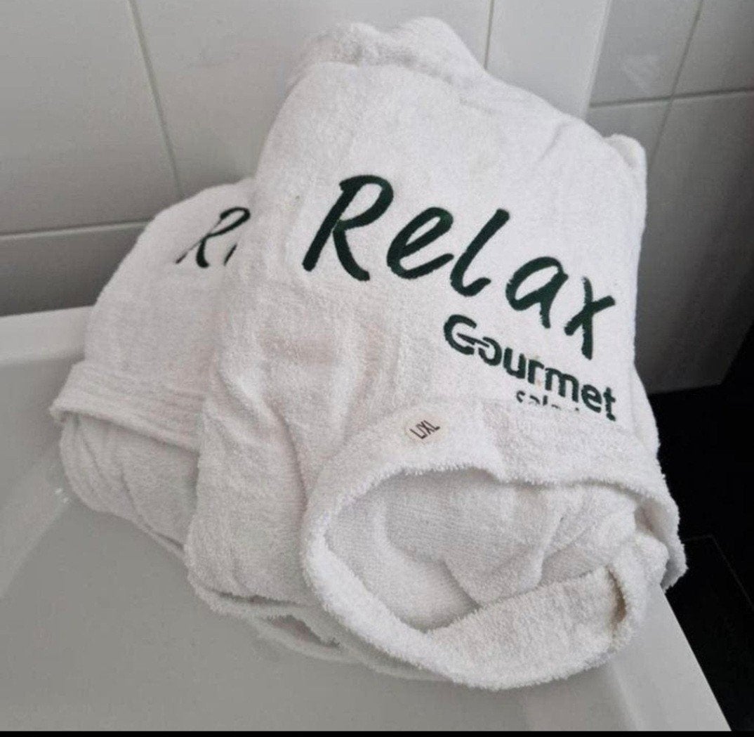 2 Witte badjassen met 'Relax Gourmet' opdruk, maat LXL, Ophalen of Verzenden, Gebruikt, Wit, Overige typen