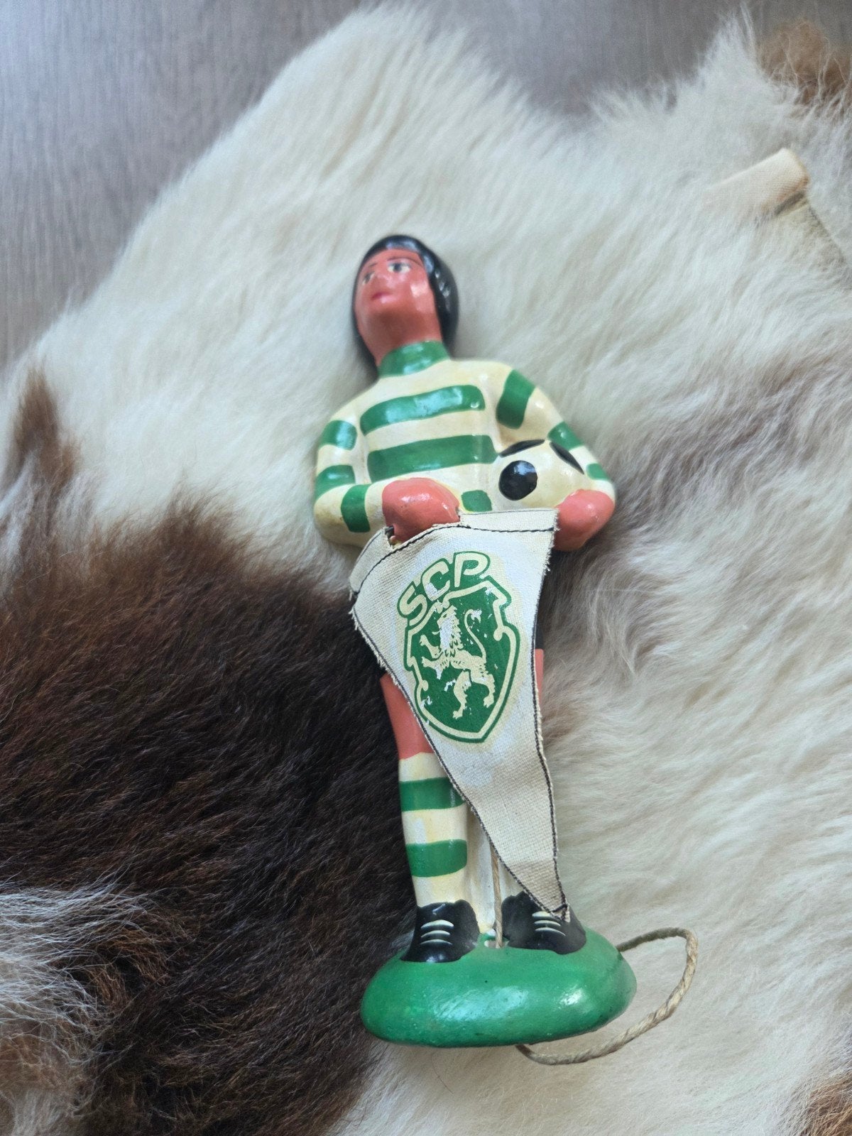 Vintage Sporting CP Voetballer Figuur met Vlag, Ophalen of Verzenden