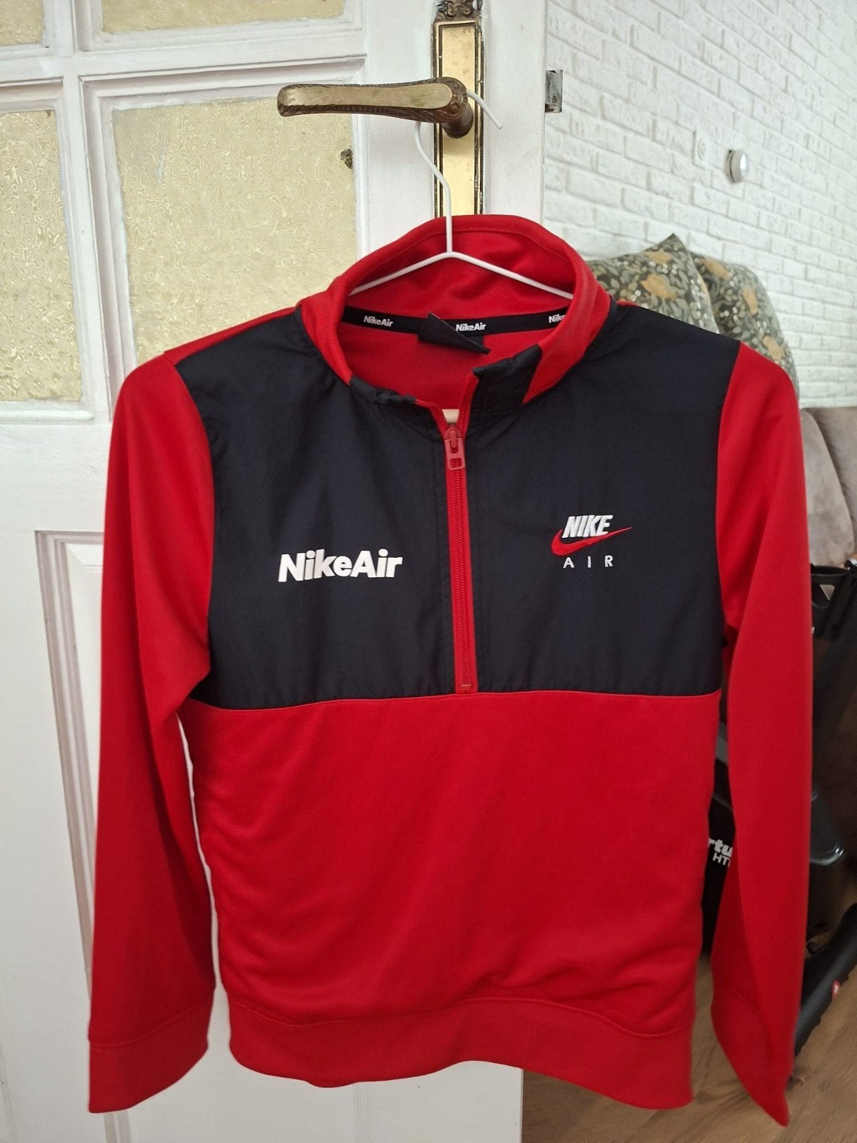 Complete Nike Air set - Rood/Zwart - Maat 137/147 (M), Kinderen en Baby's, Ophalen of Verzenden, Gebruikt, Nike, Jongen of Meisje