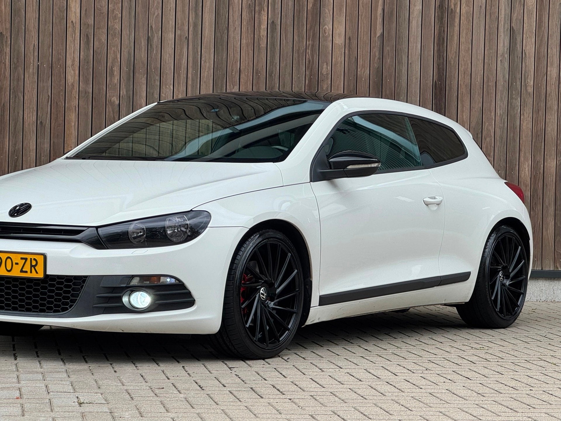 Volkswagen Scirocco 1.4 TSI R-Line / Pano / Leder, Voorwielaandrijving, Euro 5, 15 km/l, Gebruikt