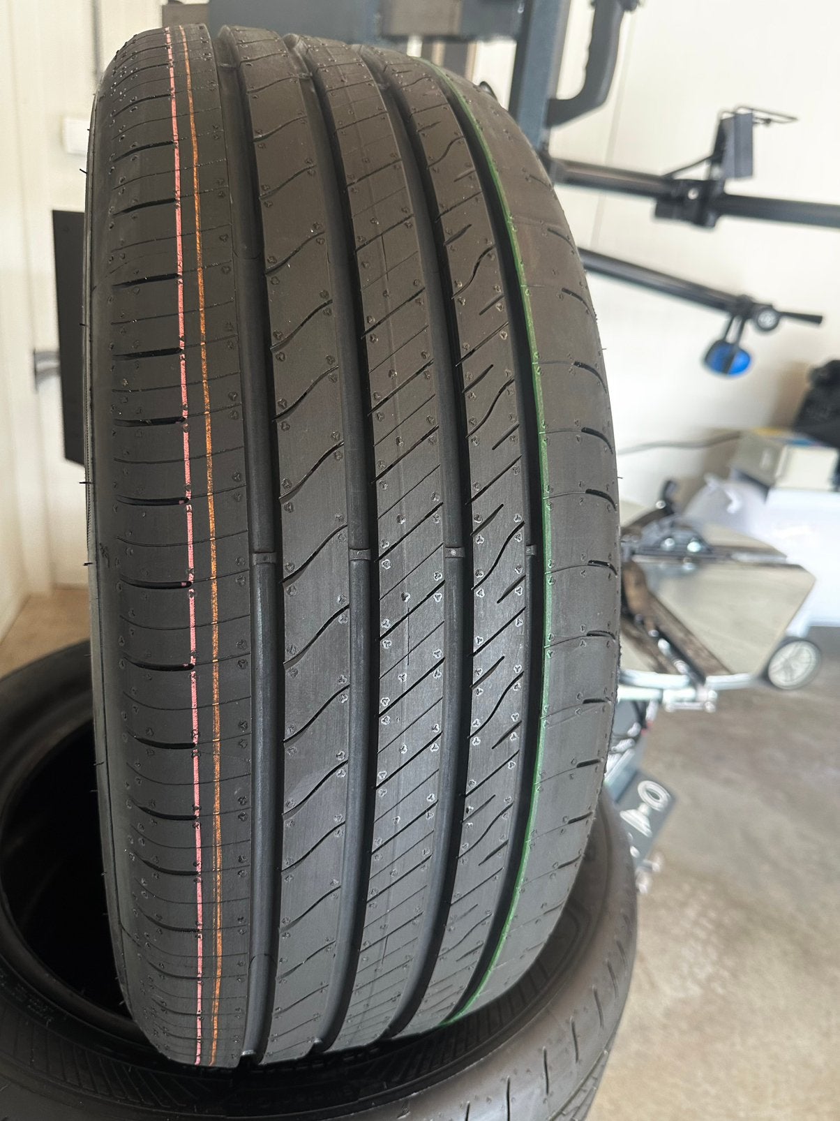 4 Stuks Goodyear 215 55 17 Zomerbanden Inclusief Montage, 215 mm, Goodyear, Banden en Velgen, Nieuw