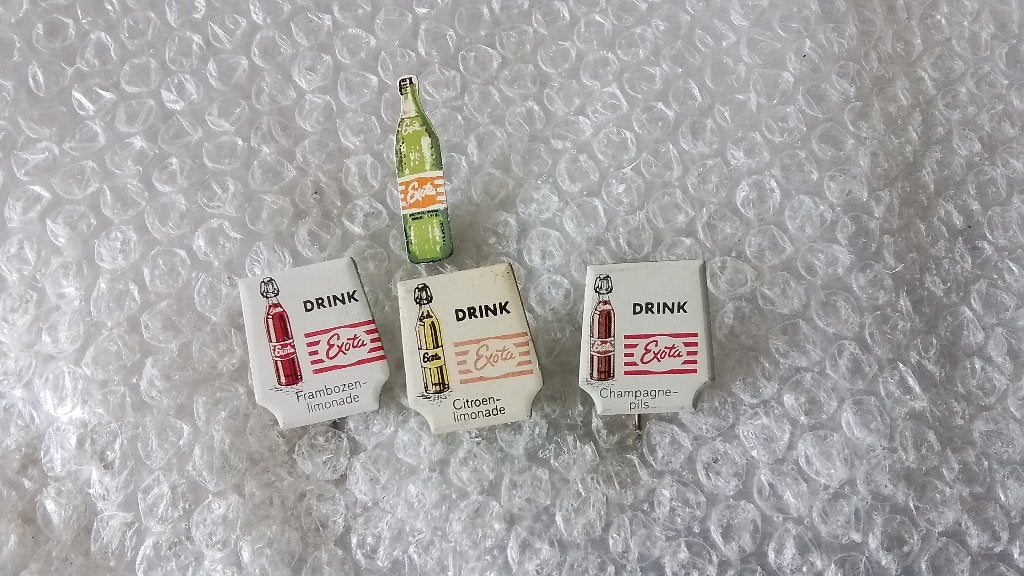 4 verschillende speldjes EXOTA limonade, Verzamelen, Ophalen of Verzenden, Zo goed als nieuw, Overige onderwerpen