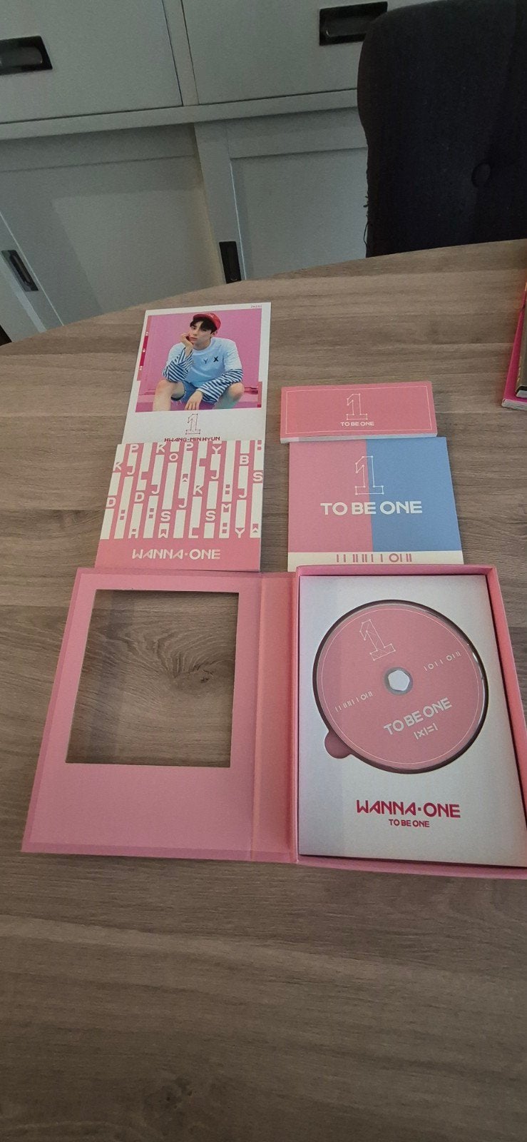Wanna One - To Be One (Pink Ver.) K-Pop Album, Inclusief boekje, K-pop, Ophalen of Verzenden, Zo goed als nieuw