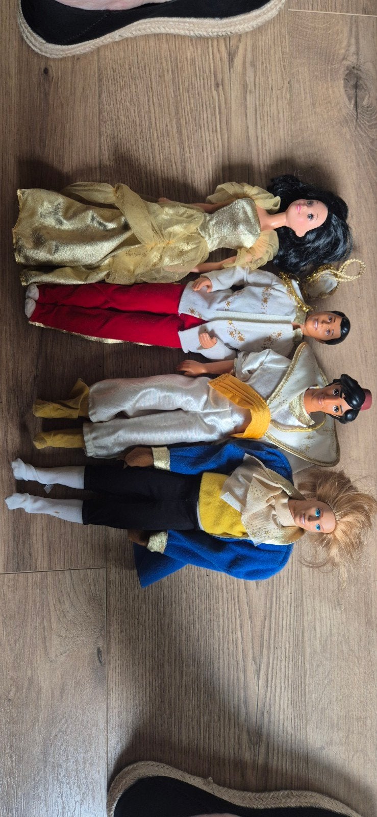 Vintage Disney Barbie poppen  '90 - Aladdin, Belle, Bees, Verzamelen, Ophalen of Verzenden, Gebruikt