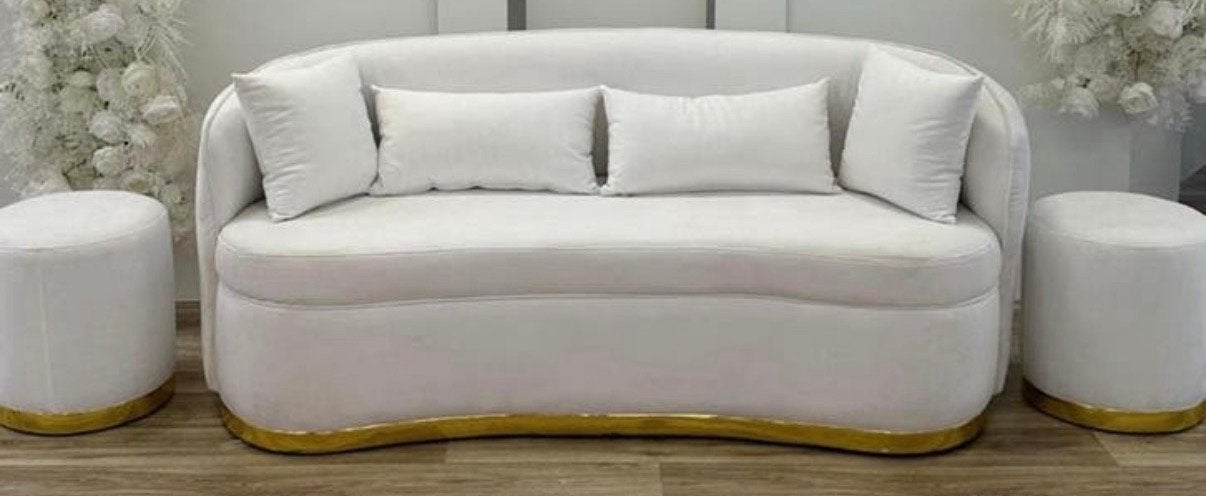 Luxe Witte Tweepersoonsbank met Gouden Details en Poefjes, Huis en Inrichting, 150 tot 200 cm, Tweepersoons, 75 tot 100 cm, Ophalen of Verzenden