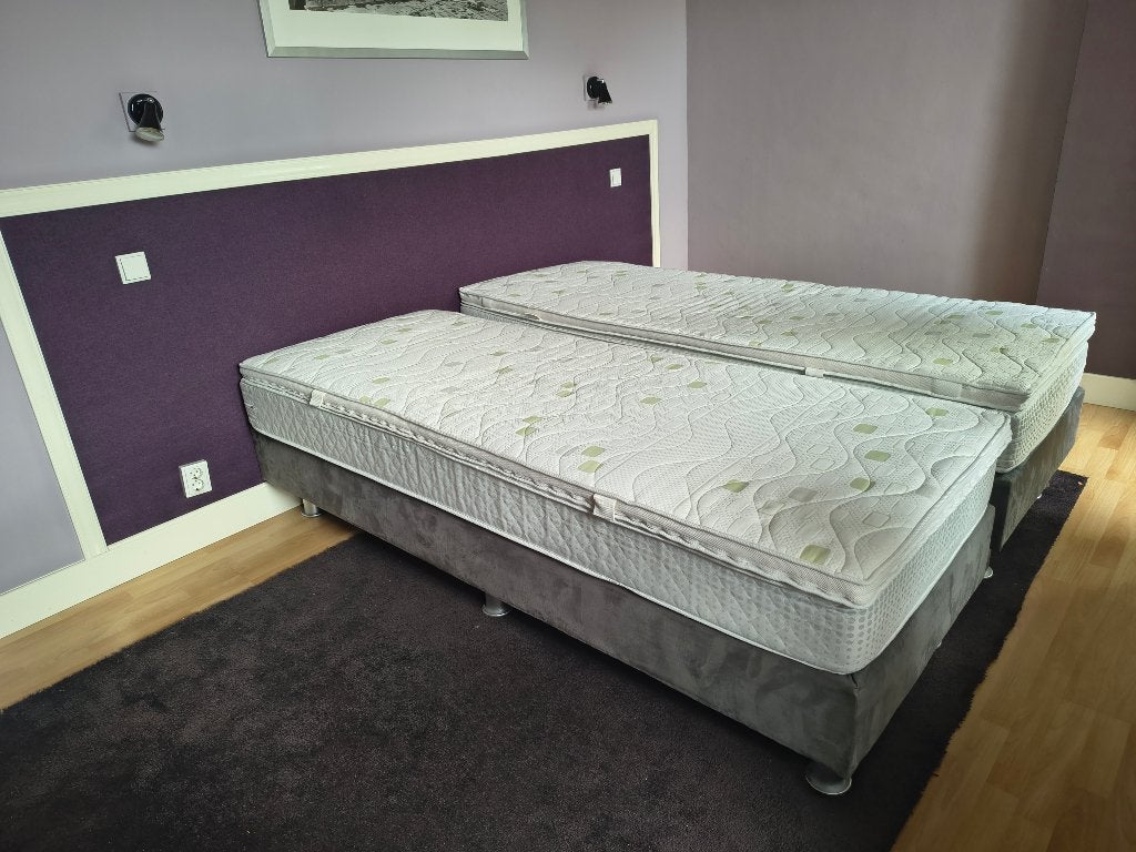 2 goede boxspring bedden extra lang: 80x210 cm., Ophalen, Gebruikt, 210 cm, 80 cm