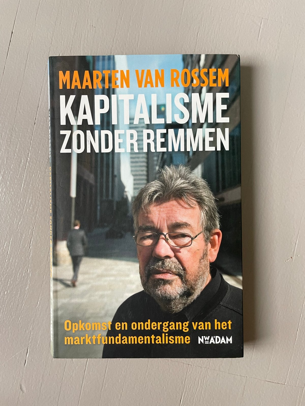 Maarten van Rossem - Kapitalisme Zonder Remmen, Boeken, Ophalen of Verzenden, Zo goed als nieuw, Economie en Marketing