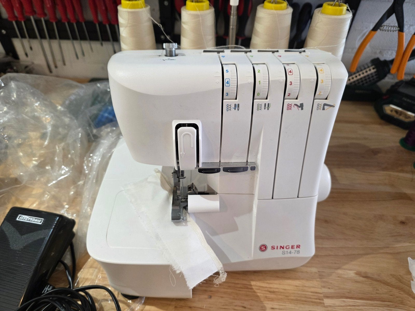 overlock singer, Hobby en Vrije tijd, Ophalen of Verzenden, Lockmachine, Singer