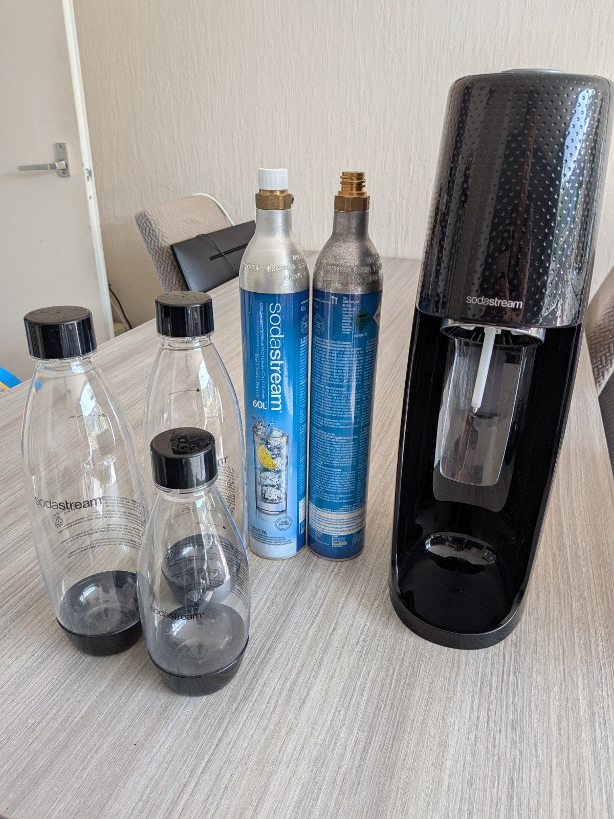 Sodastream met 2 cilinders en 3 flessen - Werking onbekend, Ophalen, Gebruikt