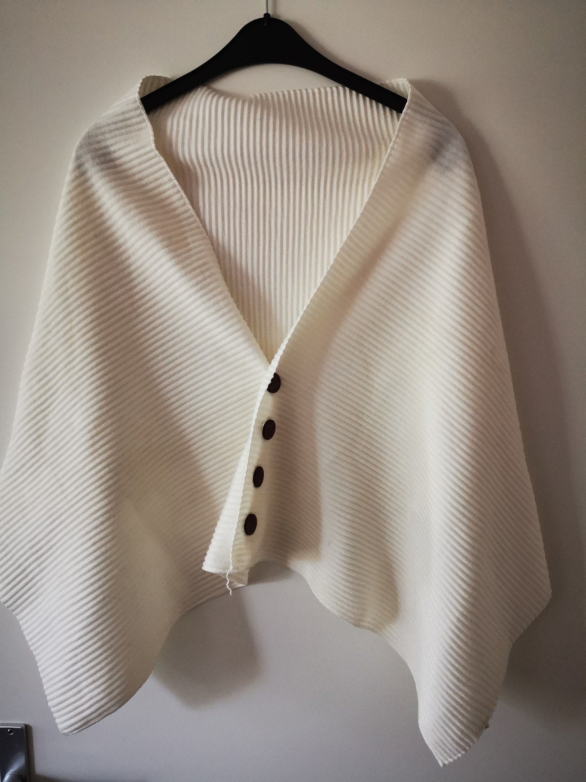 witte wollen ponsho, omslagdoek, Ophalen of Verzenden, Zo goed als nieuw, Maat 46/48 (XL) of groter, Wit