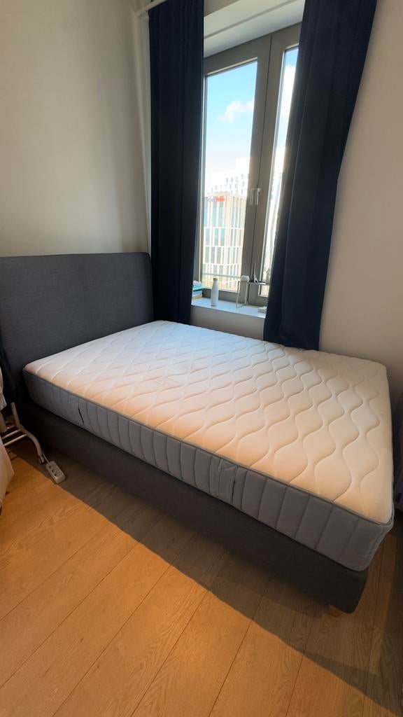 IKEA DUNVIK Bed (140x200) + VÅGSTRANDA Mattress, Ophalen, Zo goed als nieuw, Tweepersoons, 140 cm