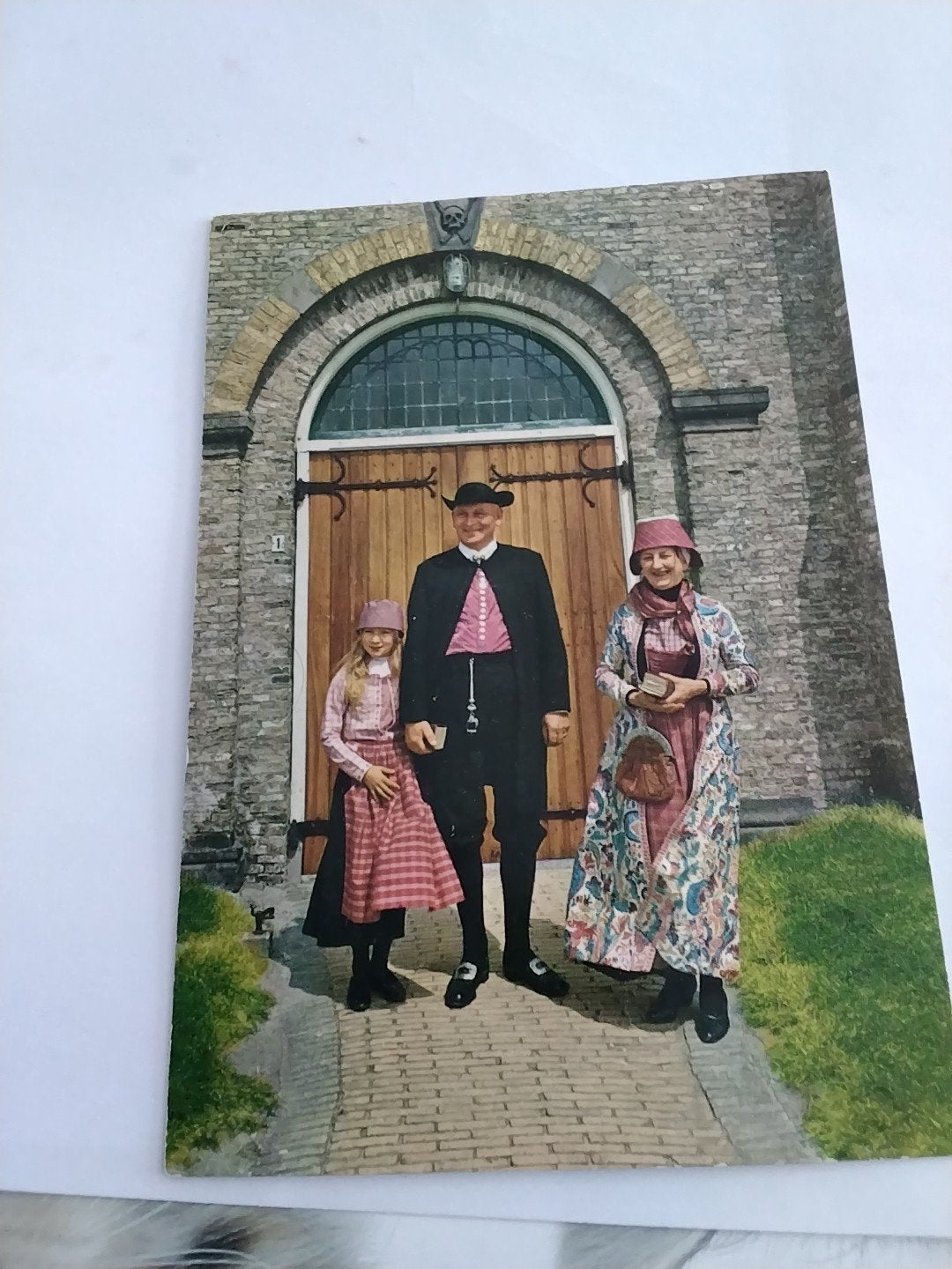 HINDELOOPER KLEDERDRACHT. KERKGANG 17E EEUW, Ophalen of Verzenden, Klederdracht