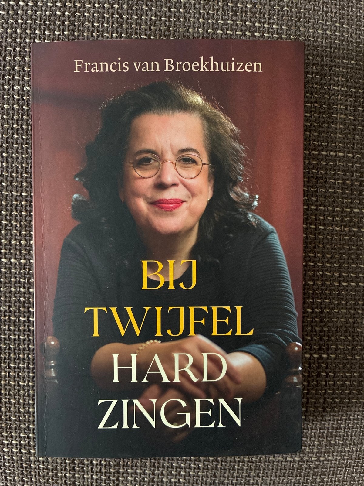 Bij Twijfel Hard Zingen - Francis van Broekhuizen, Ophalen of Verzenden, Zo goed als nieuw, Artiest
