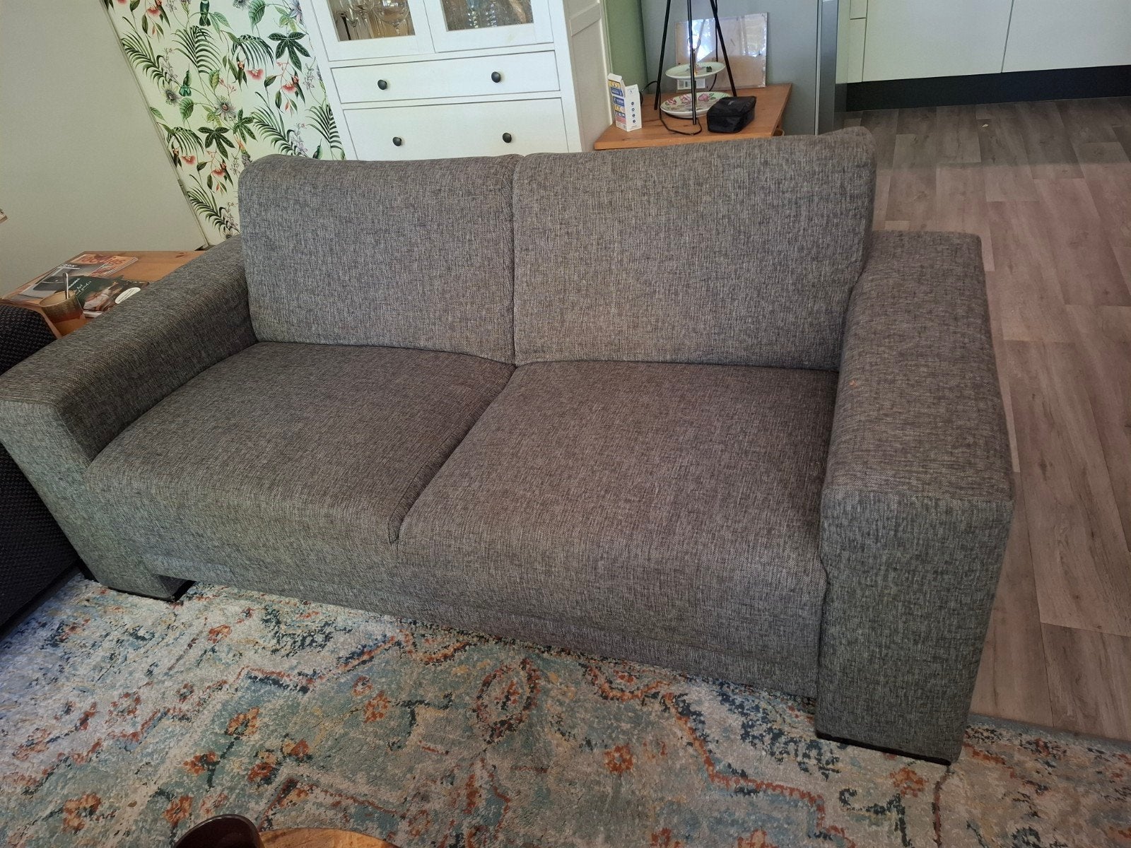 Comfortabele grijze tweezitsbank, Ophalen, Gebruikt, 150 tot 200 cm, Tweepersoons