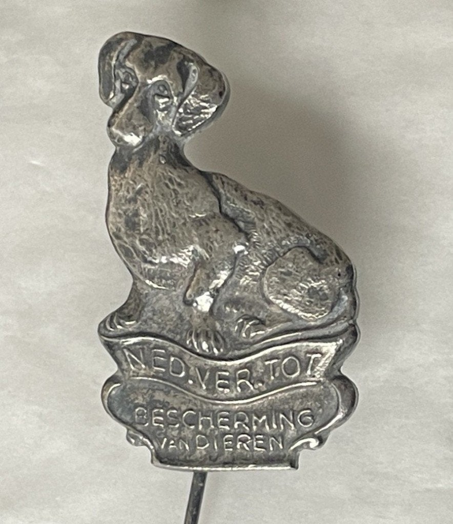 Teckel - Dierenbescherming - oude speld - 1960's, Verzenden, Gebruikt, Dier of Natuur, Speldje of Pin