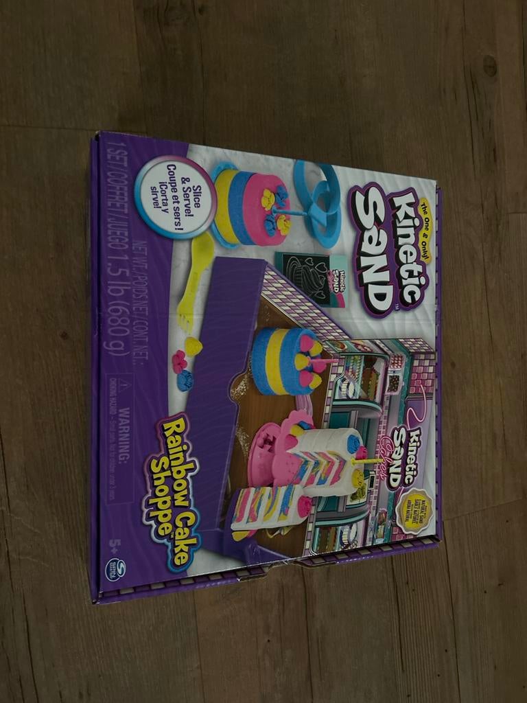 Nieuwe Kinetic Sand Rainbow Cake, Kinderen en Baby's, Speelgoed | Educatief en Creatief, Ophalen of Verzenden, Nieuw