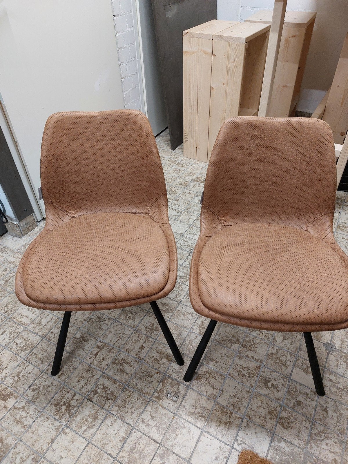 2 stoelen van ZUIVER, Ophalen, Leer, Twee