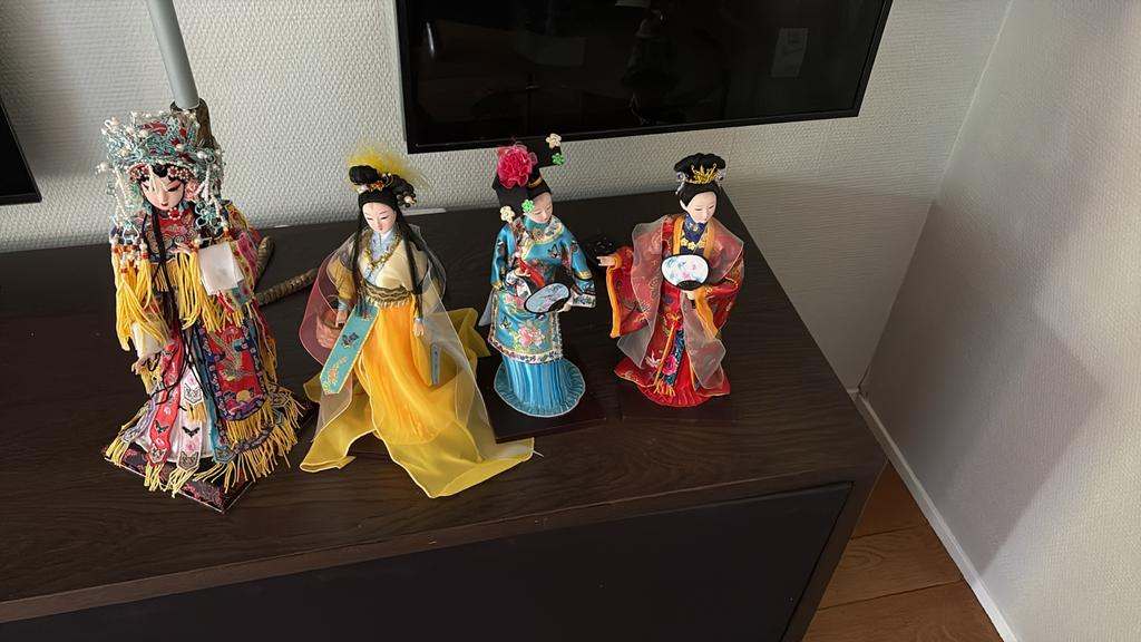Set van 4 Chinese poppen in traditionele kleding, Ophalen of Verzenden, Zo goed als nieuw