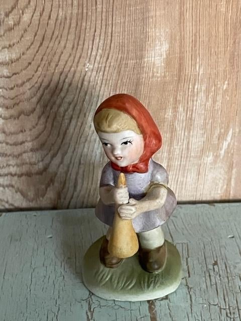 Vintage beeldje porselein. Meisje met rood kapje / roodkapje, Ophalen, Zo goed als nieuw, Mens