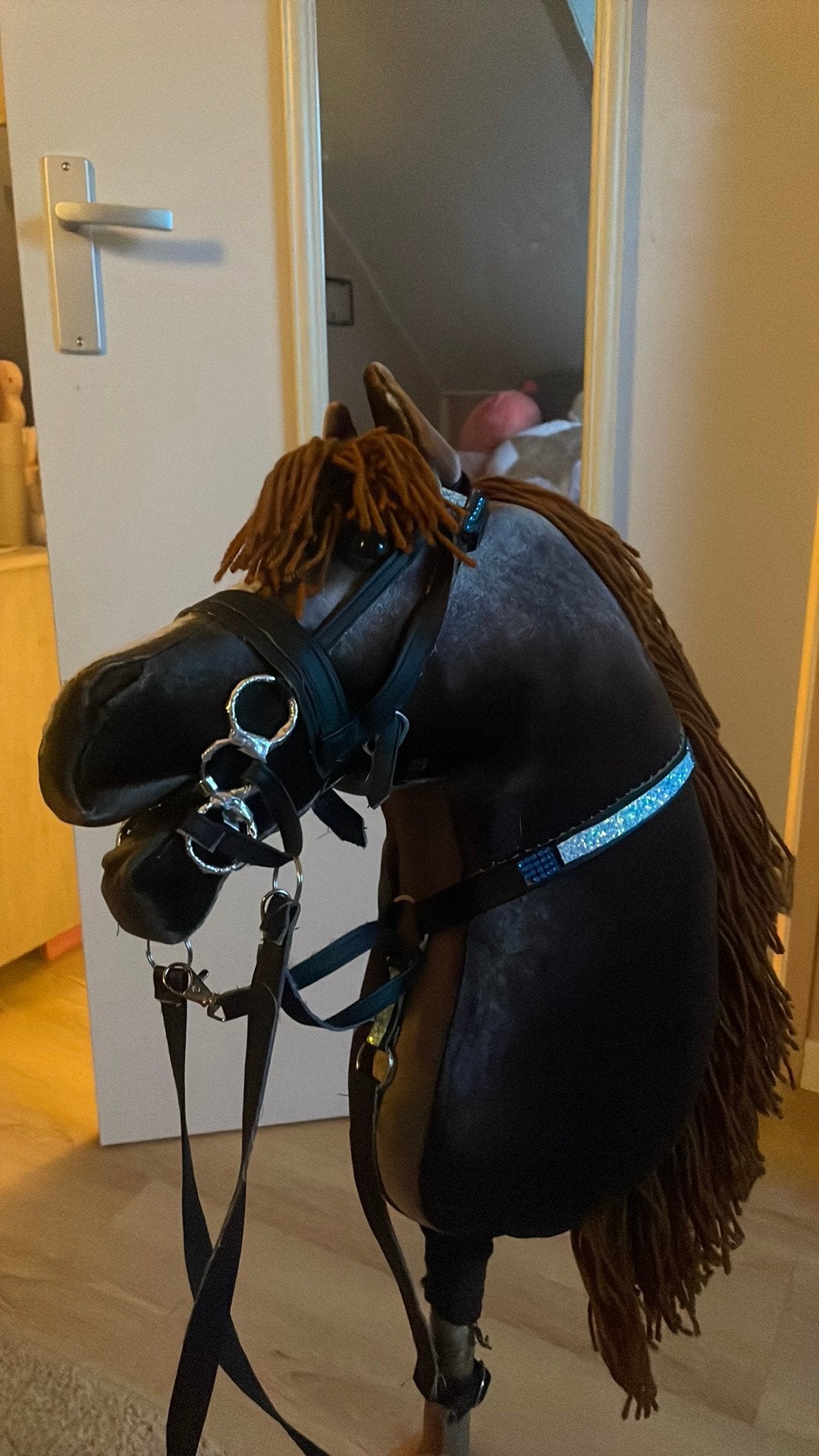 Hobbyhorse DIT WEEKEND OP TE HALEN VOOR 65 euro, Ophalen, Zo goed als nieuw, Borsttuig