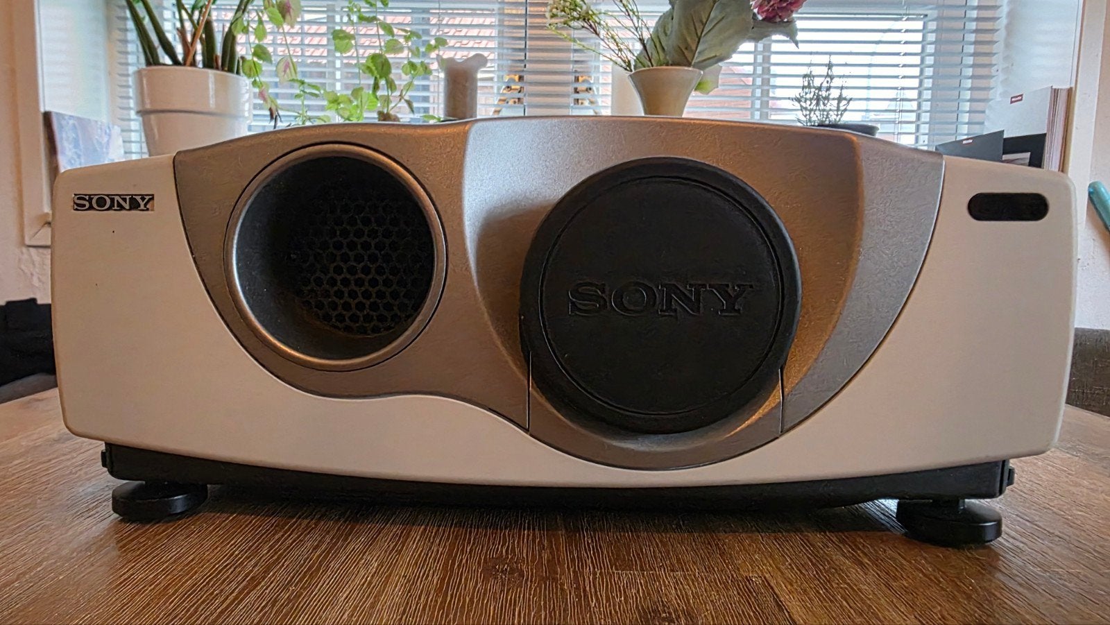 Sony VPL-VW11HT LCD Video Projector met beugel, Gebruikt, Ophalen of Verzenden, LCD, Sony